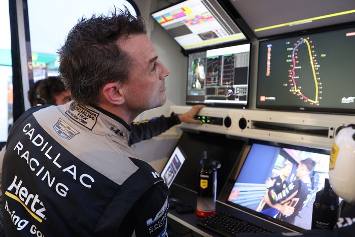 #38 Cadillac Hertz Team Jota Cadillac V-Series.R: Earl Bamber