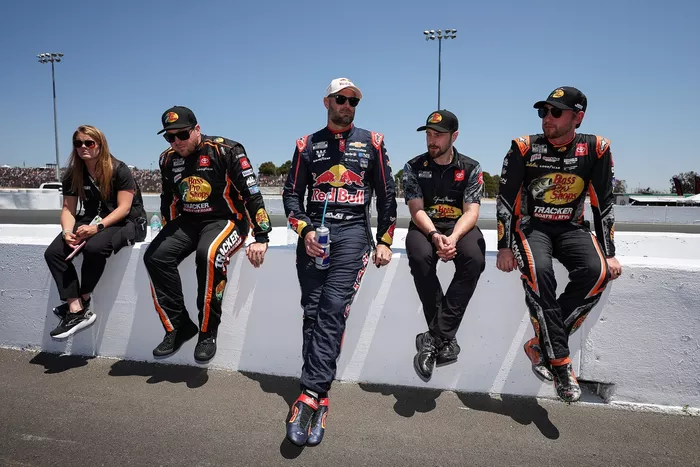 Shane van Gisbergen, Trackhouse Racing Chevrolet, Chase Briscoe, Joe Gibbs Racing Toyota