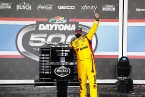 Race winner Michael McDowell, Front Row Motorsports, Ford Mustang Love's Travel Stops