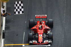Переможець Себастьян Феттель, Ferrari
