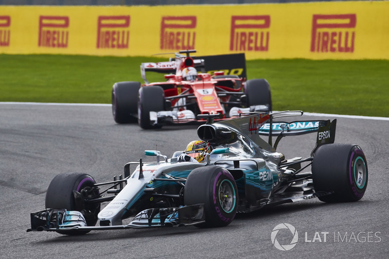 Lewis Hamilton, Mercedes AMG F1 W08, Sebastian Vettel, Ferrari SF70H