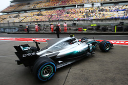 Valtteri Bottas, Mercedes AMG F1 W08, quitte le garage