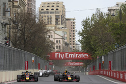 Daniel Ricciardo, Red Bull Racing RB14 and Max Verstappen, Red Bull Racing RB14 battle