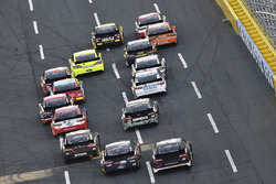 William Byron, Hendrick Motorsports, Chevrolet Camaro Hertz and Erik Jones, Joe Gibbs Racing, Toyota