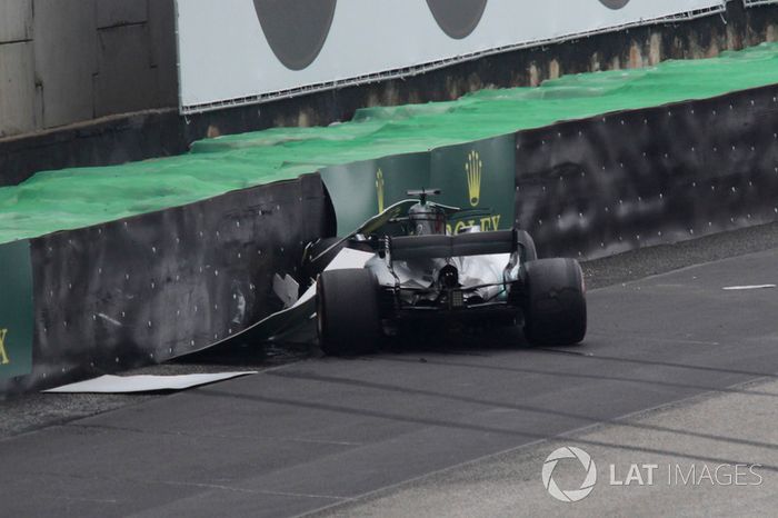 La monoposto incidentata di Lewis Hamilton, Mercedes-Benz F1 W08