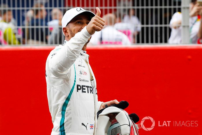 Lewis Hamilton, Mercedes AMG F1, celebra su pole position