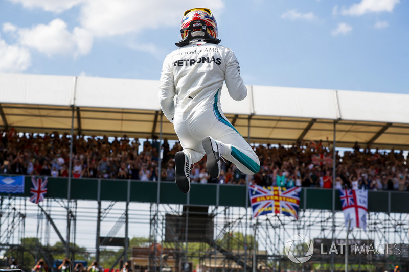 Lewis Hamilton, Mercedes AMG F1, festeggia la pole