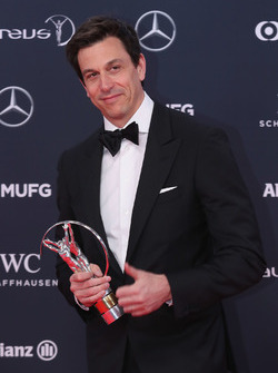 Toto Wolff, Direktör, Mercedes AMG F1, Laureus yılın takımı ödülü ile