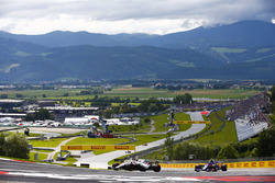 Robert Kubica, Williams FW41, leads Brendon Hartley, Toro Rosso STR13