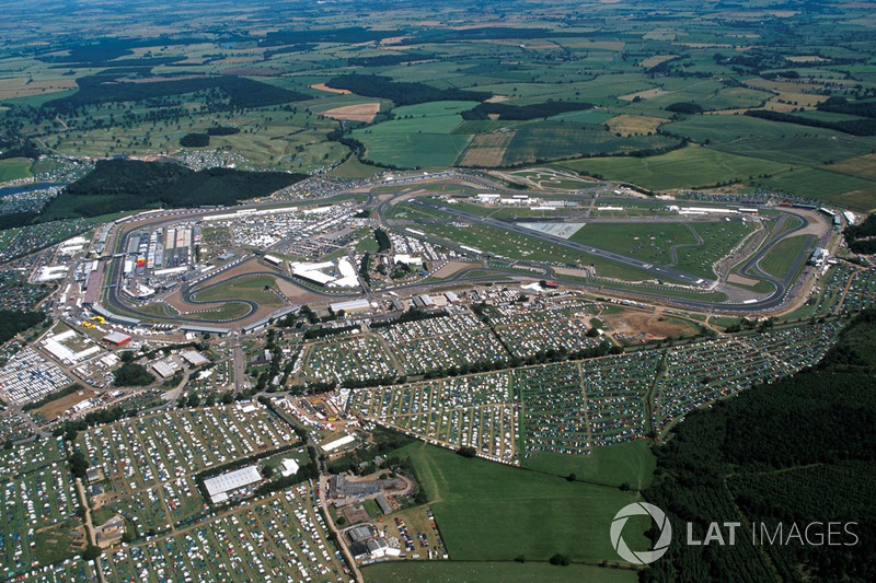 En julio de 1999, la Fórmula 1 llegó a Silverstone. El GP de Gran Bretaña fue sede del octavo de los 16 Grandes Premios de esa temporada.