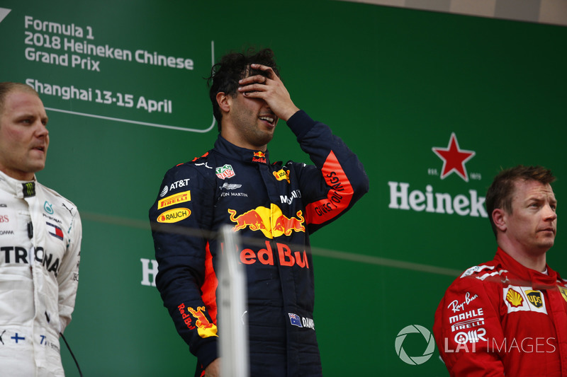 Podium : le vainqueur Daniel Ricciardo, Red Bull Racing, le deuxième, Valtteri Bottas, Mercedes-AMG F1, le troisième, Kimi Raikkonen, Ferrari