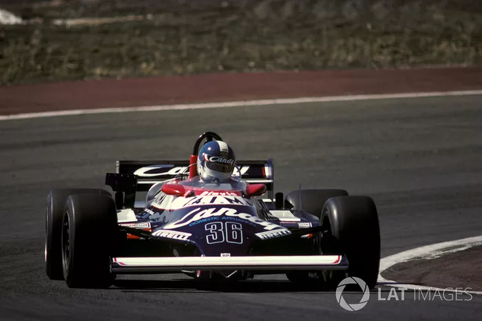 4.- Derek Warwick: 164 carreras