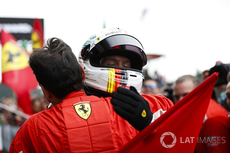 Yarış galibi Sebastian Vettel, Ferrari, parc ferme
