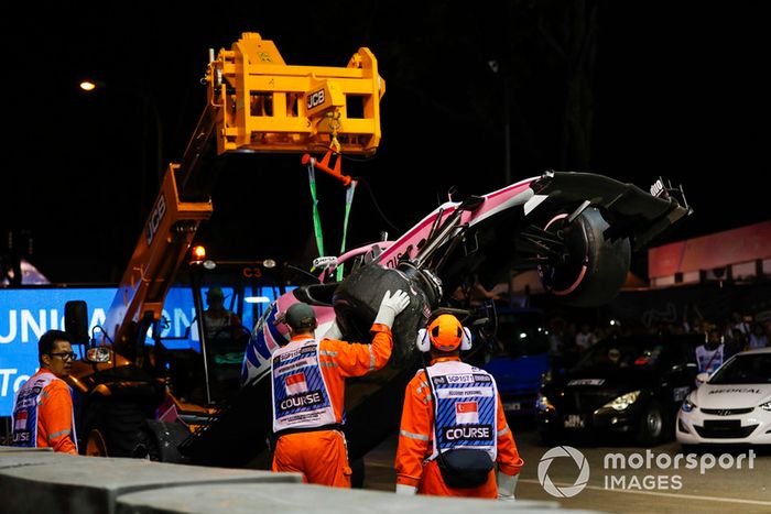 Accidente de Esteban Ocon, Racing Point Force India VJM11, tras tocarse con Pérez