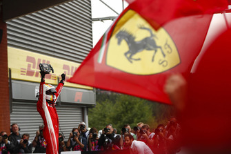Yarış galibi Sebastian Vettel, Ferrari, Parc Ferme