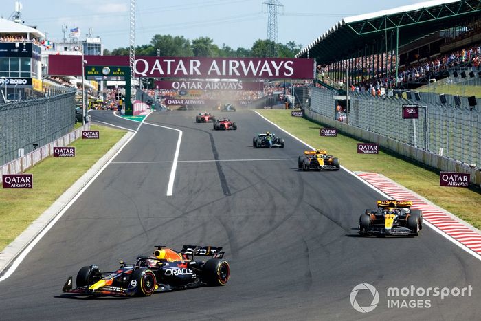 Max Verstappen, Red Bull Racing RB19, Oscar Piastri, McLaren MCL60, Lando Norris, McLaren MCL60