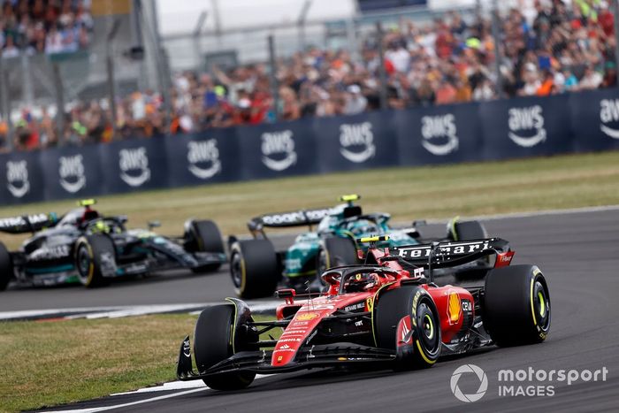 Carlos Sainz, Ferrari SF-23, Fernando Alonso, Aston Martin AMR23