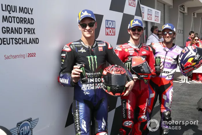Top3 de la clasificación: segundo Fabio Quartararo, Yamaha Factory Racing  ganador de la pole Francesco Bagnaia, Ducati Team tercero Johann Zarco, Pramac Racing