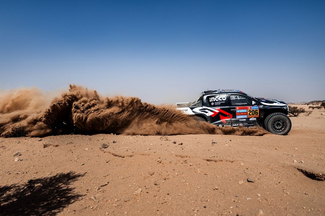 #206 Toyota Gazoo Racing Toyota: Giniel De Villiers, Dirk Von Zitzewitz