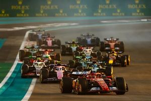 Carlos Sainz, Ferrari SF-24, Pierre Gasly, Alpine A524, George Russell, Mercedes F1 W15, Nico Hulkenberg, Haas VF-24, Fernando Alonso, Aston Martin AMR24, o resto da equipa