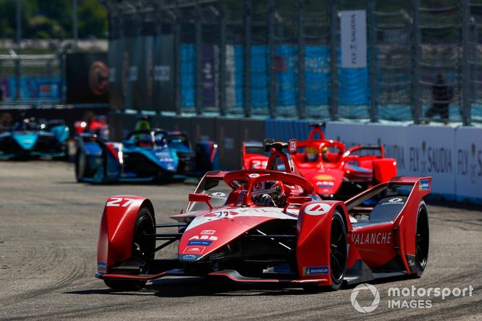 Jake Dennis, Andretti Motorsport, BMW iFE.21, Alexander Sims, Mahindra Racing, Mahindra M7Electro