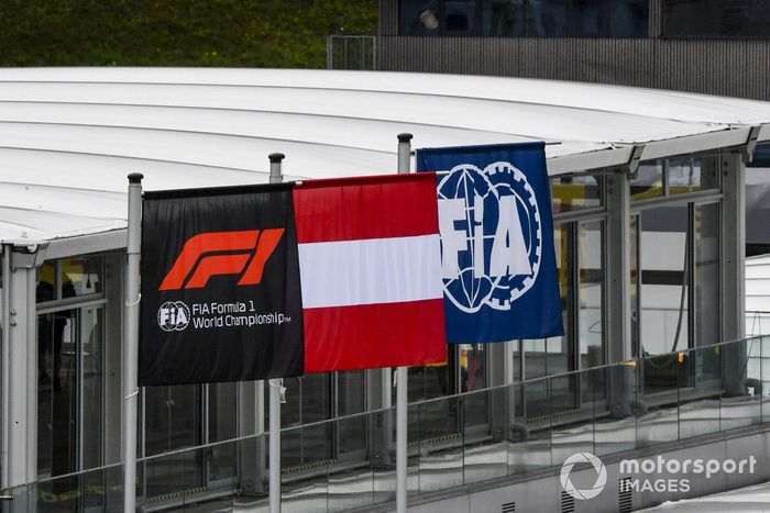 F1, FIA y banderas austriacas