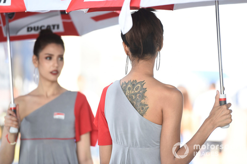 Rajtrácslányok a Thai Nagydíjról