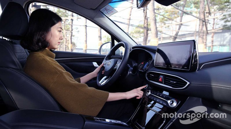 Hyundai Santa Fe 2019 року з технологію сканування відбитків пальців