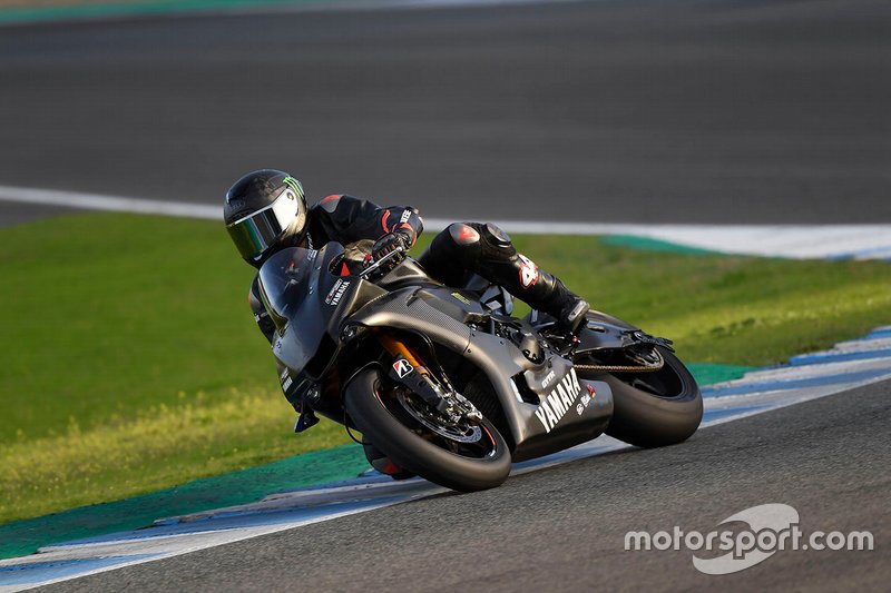 Lewis Hamilton teste la Yamaha Superbike