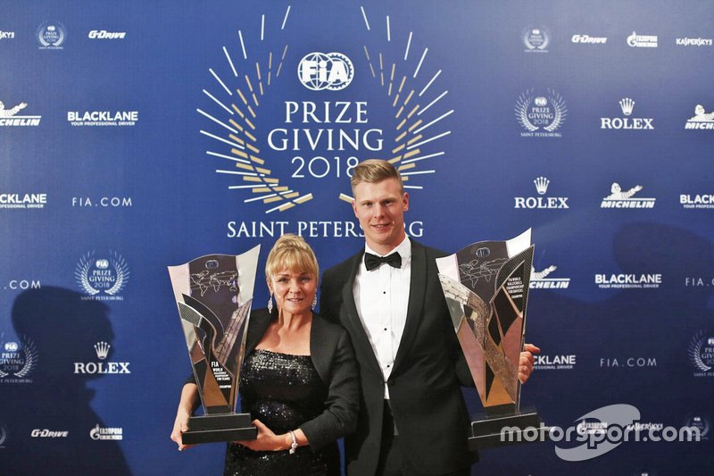 Campeones del World Rallycross: Johan Kristoffersson (piloto) y PSRX Volkswagen Suecia (equipo)