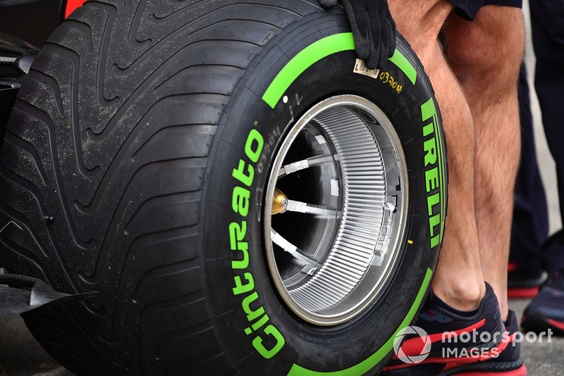 Neumático Pirelli montado en Red Bull RB14