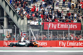 Valtteri Bottas, Mercedes AMG F1 W09 EQ Power+, stops on track