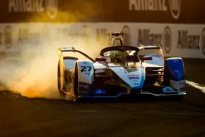 Alexander Sims, BMW I Andretti Motorsports, BMW iFE.18, bloque une roue