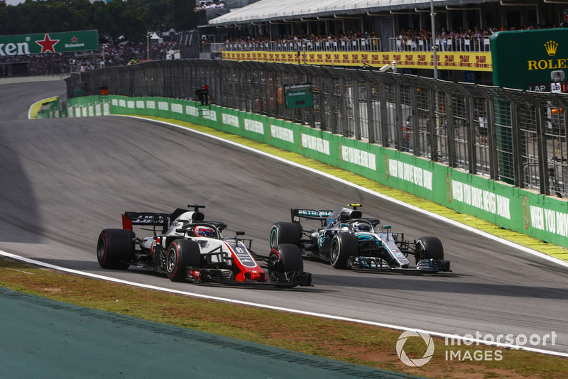 Валттері Боттас, Mercedes AMG F1 W09 EQ Power+, проходить Ромена Грожана, Haas F1 Team VF-18