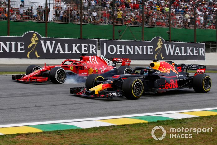 Daniel Ricciardo, Red Bull Racing RB14 y Sebastian Vettel, Ferrari SF71H 