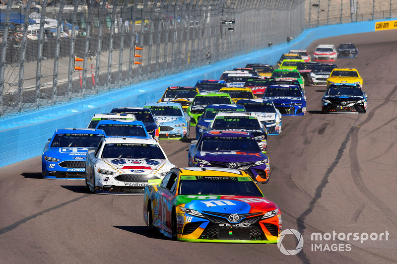 Kyle Busch, Joe Gibbs Racing, Toyota Camry M&M's