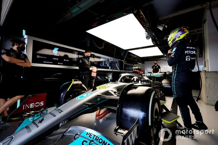 Lewis Hamilton, Mercedes AMG, en boxes
