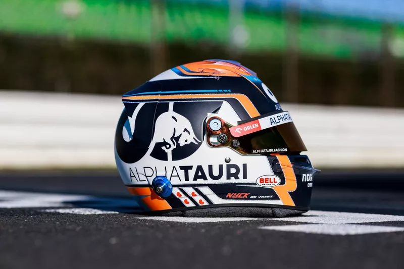 Nyck de Vries, AlphaTauri, helmet