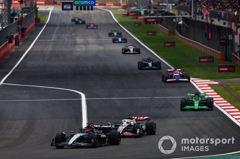 George Russell, Mercedes F1 W15, Kevin Magnussen, Haas VF-24, Valtteri Bottas, Kick Sauber C44