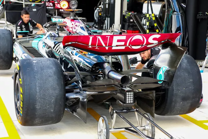 Mercedes W15 detalle