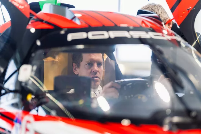 Sebastian Vettel teste la Porsche 963 
