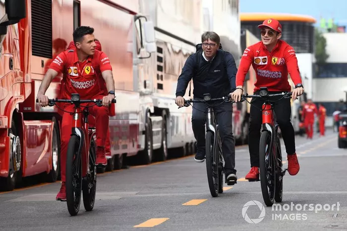 Charles Leclerc, Ferrari en bici
