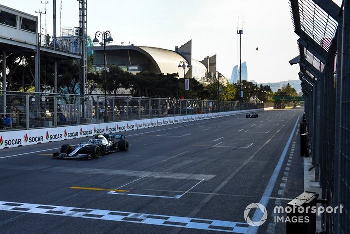 Valtteri Bottas, Mercedes AMG W10 y Lewis Hamilton, Mercedes AMG F1 W10 