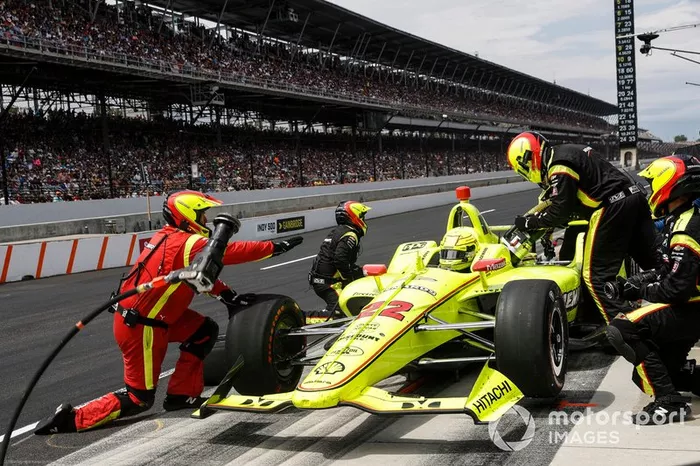 Simon Pagenaud, Team Penske Chevrolet, pit stop