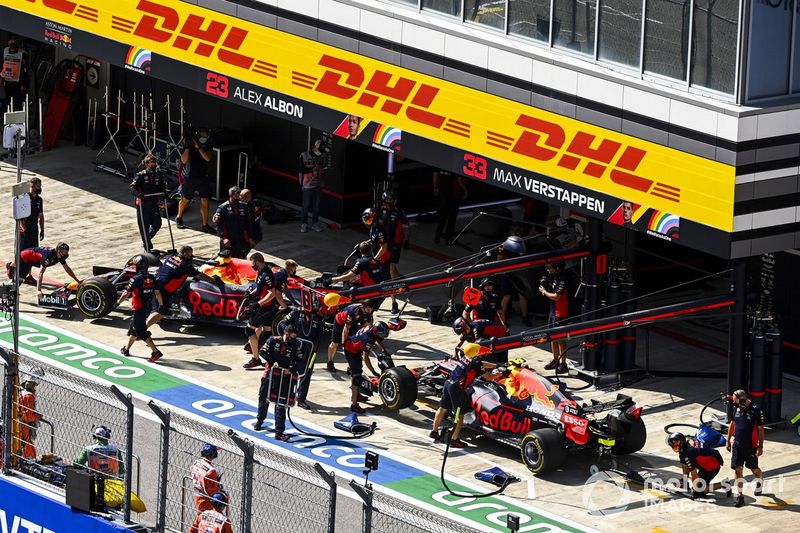 Max Verstappen, Red Bull Racing RB16, y Alex Albon, Red Bull Racing RB16