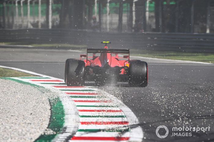 Charles Leclerc, Ferrari SF1000 sobre la grava