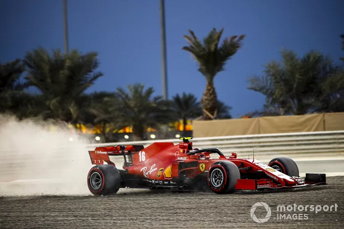 Charles Leclerc, Ferrari SF1000, se va a la grava