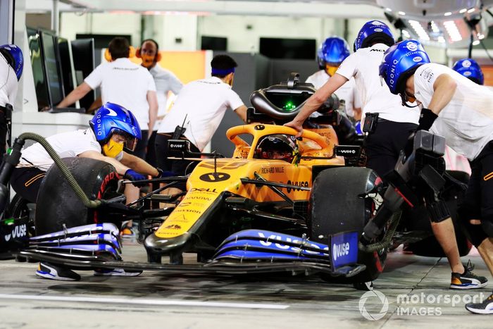 Carlos Sainz Jr., McLaren MCL35, is returned to the garage