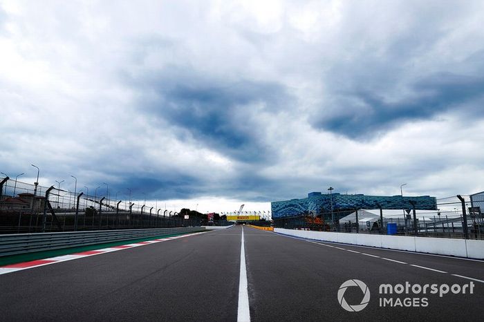 Nubes sobre el circuito