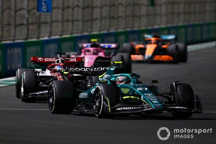 Nico Hulkenberg, Aston Martin AMR22, Valtteri Bottas, Alfa Romeo C42, Esteban Ocon, Alpine A522